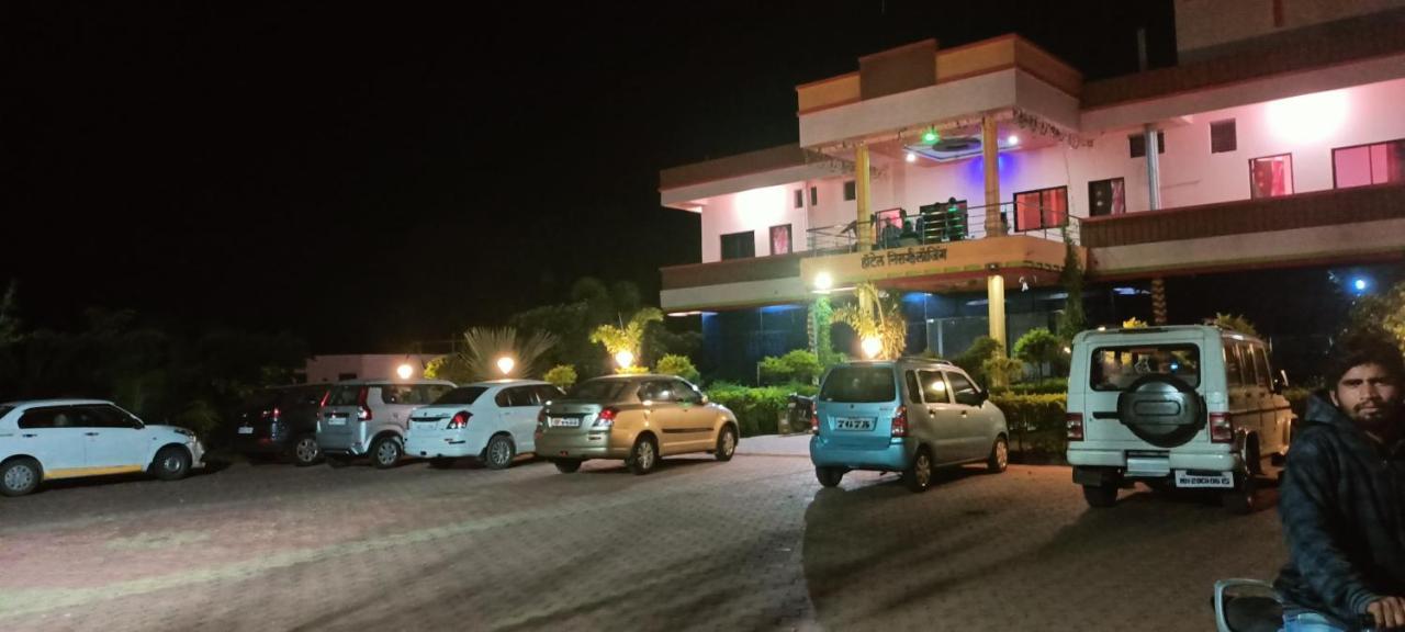 Hotel Nisarg Lodging And Restaurant Аурангабад Екстериор снимка