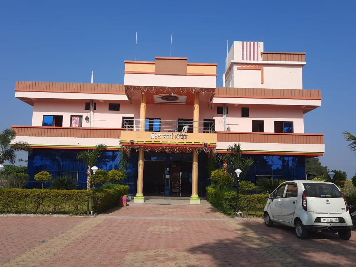Hotel Nisarg Lodging And Restaurant Аурангабад Екстериор снимка