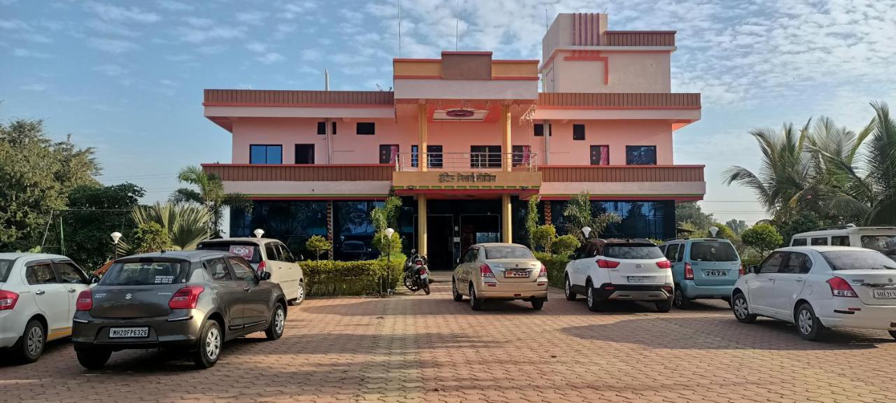 Hotel Nisarg Lodging And Restaurant Аурангабад Екстериор снимка