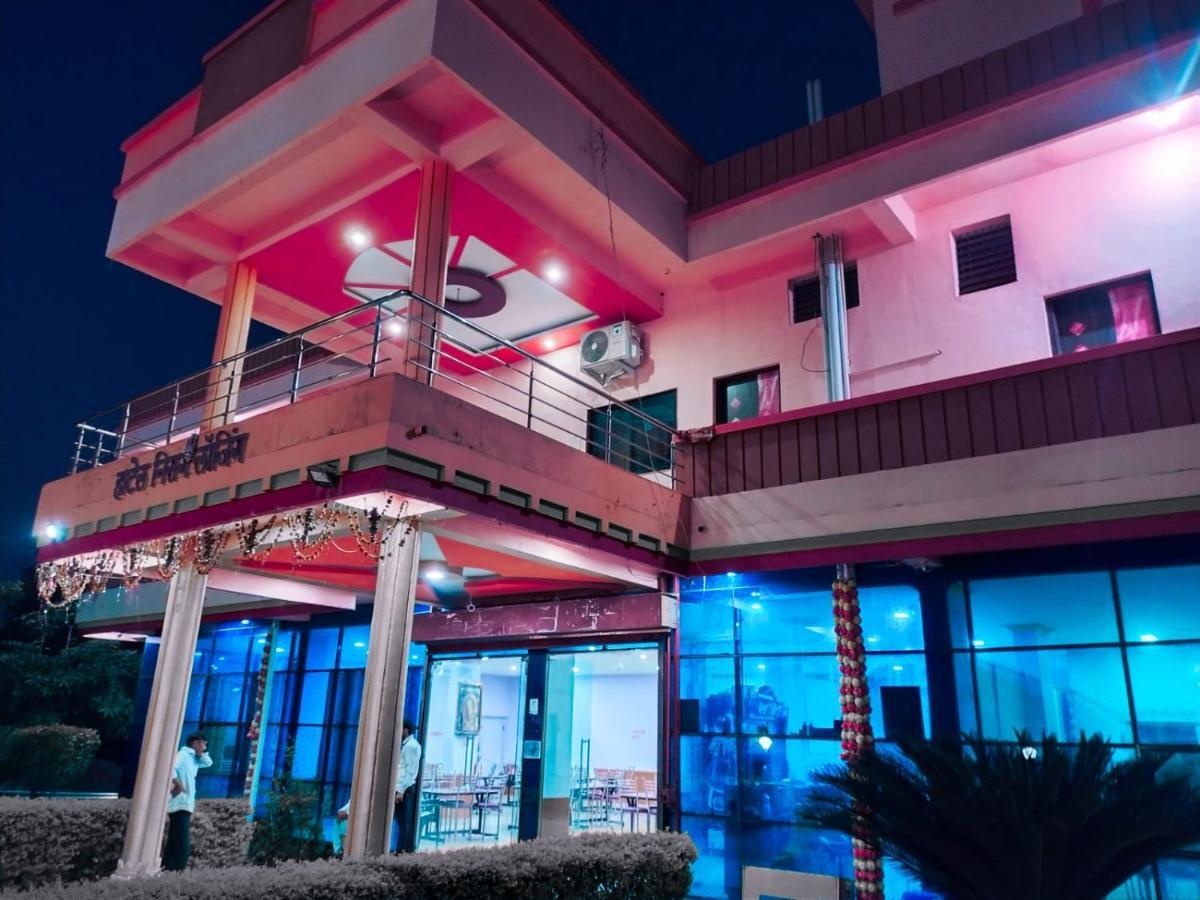 Hotel Nisarg Lodging And Restaurant Аурангабад Екстериор снимка