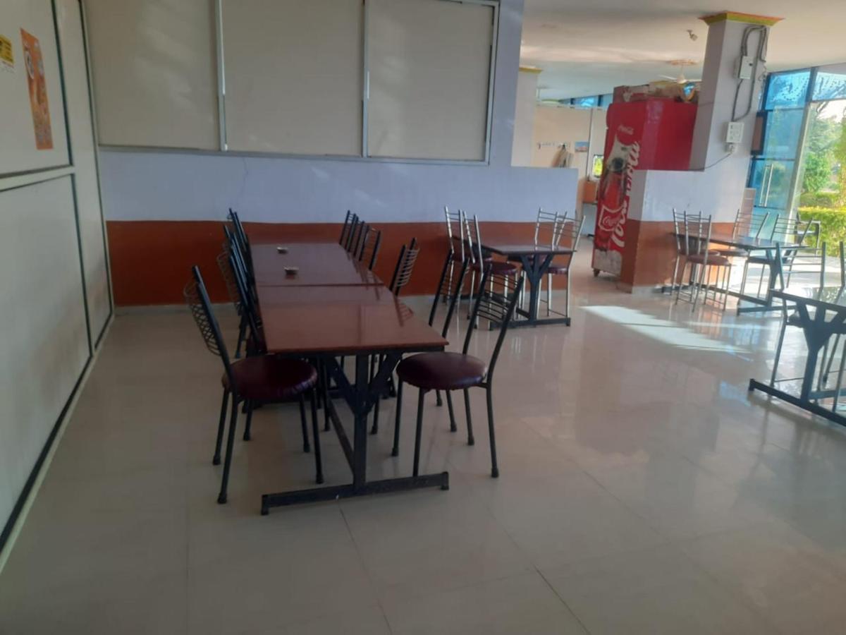 Hotel Nisarg Lodging And Restaurant Аурангабад Екстериор снимка