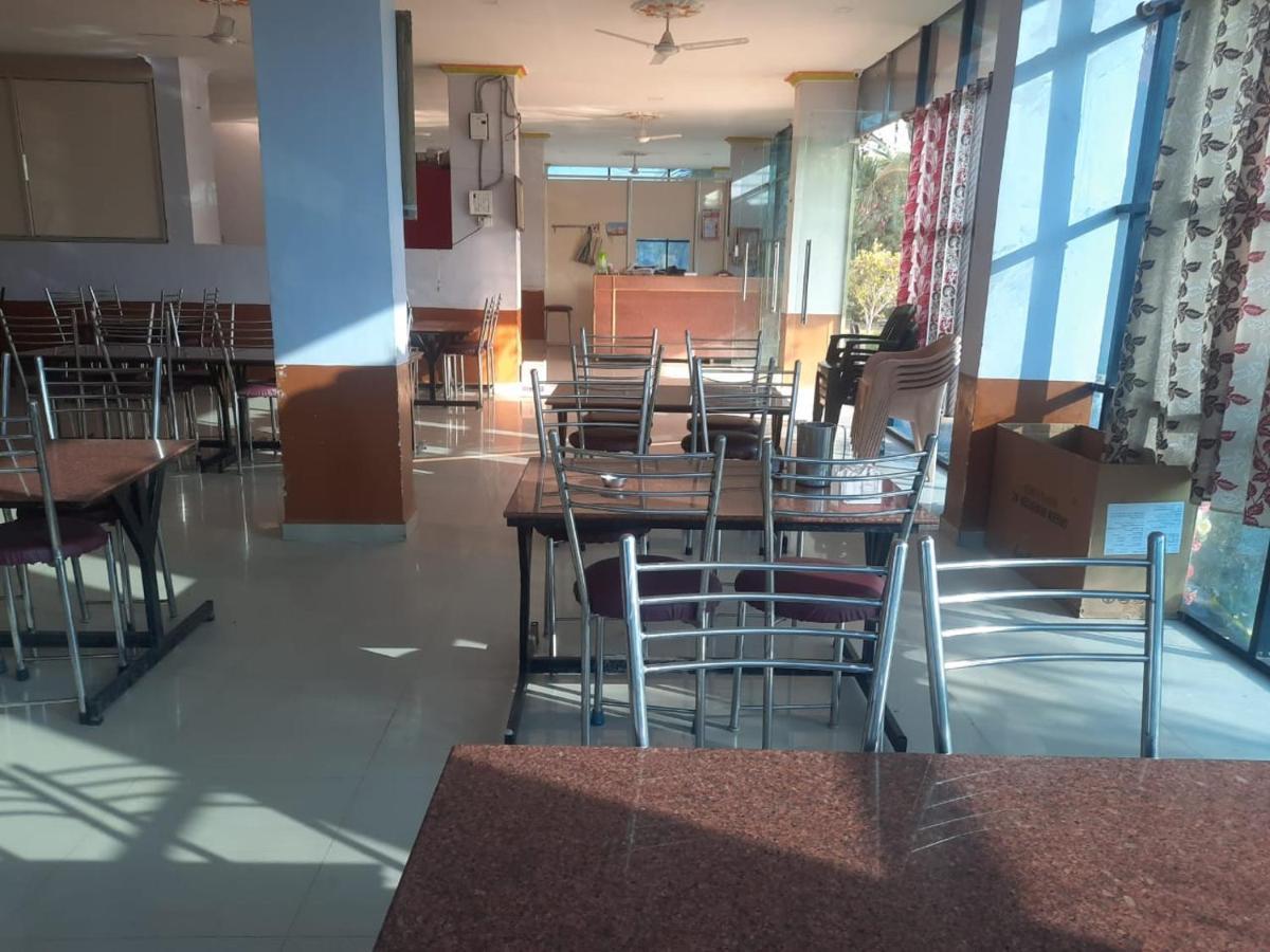 Hotel Nisarg Lodging And Restaurant Аурангабад Екстериор снимка