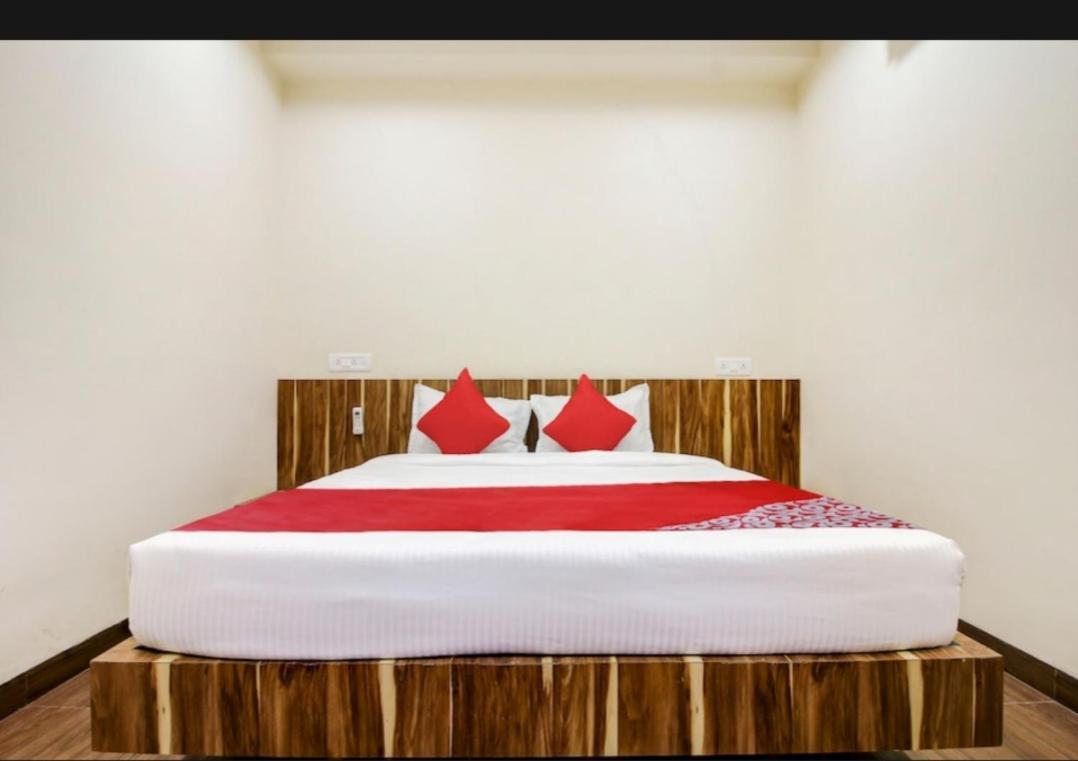 Hotel Nisarg Lodging And Restaurant Аурангабад Екстериор снимка