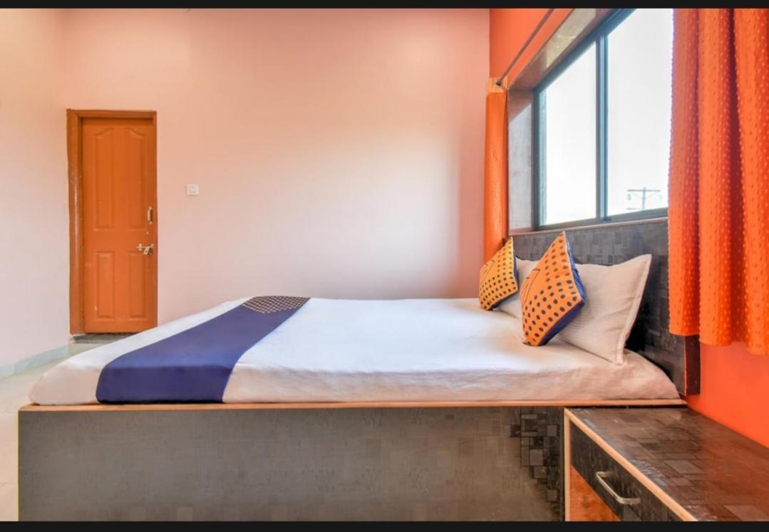 Hotel Nisarg Lodging And Restaurant Аурангабад Екстериор снимка